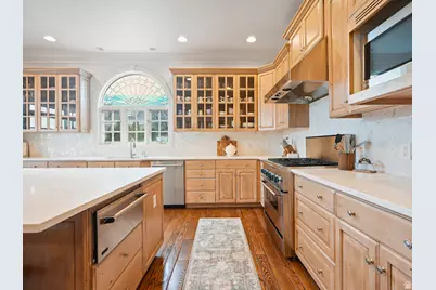 2051 E Normandywoods Ct, Holladay, UT 84117 - Photo 4