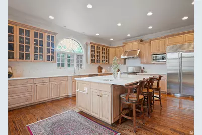 2051 E Normandywoods Ct, Holladay, UT 84117 - Photo 8