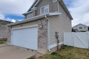 1217 E 3025 N, Layton, UT 84040 - Photo 2