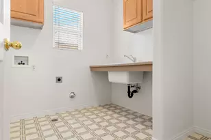 4602 S Hathaway Dr E, Roy, UT 84067 - Photo 28