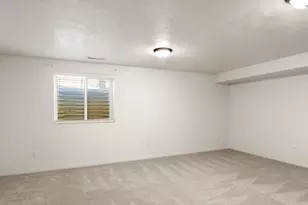 4602 S Hathaway Dr E, Roy, UT 84067 - Photo 38