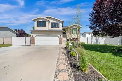 1602 N 725 W, Clinton, UT 84015 - Photo 2