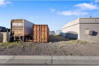 5162 W Lightning Ln S, Kearns, UT 84118 - Photo 2