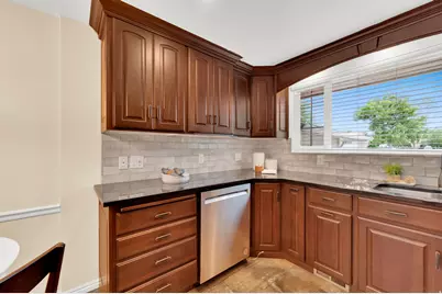 4603 S Beechwood Rd W, Taylorsville, UT 84123 - Photo 12