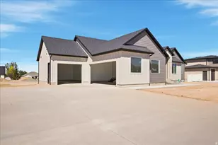 343 E Dutton Ct, Grantsville, UT 84029 - Photo 2