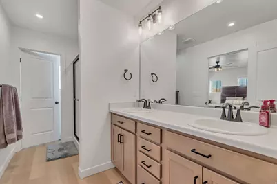 9399 N Vernham Ln, Eagle Mountain, UT 84005 - Photo 12