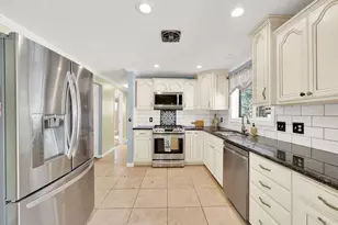 7187 S 1700 E, Cottonwood Heights, UT 84121 - Photo 6