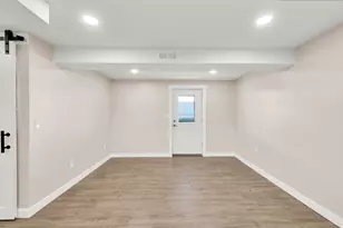 7187 S 1700 E, Cottonwood Heights, UT 84121 - Photo 12