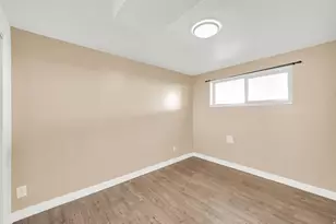 7187 S 1700 E, Cottonwood Heights, UT 84121 - Photo 10