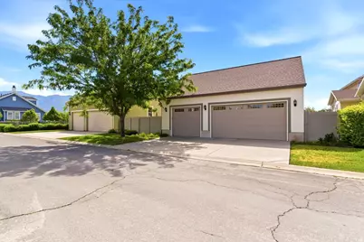 2064 W Orchard Harvest Dr, Kaysville, UT 84037 - Photo 4