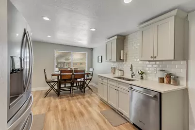 48 W Moon Ridge Dr, Murray, UT 84107 - Photo 8
