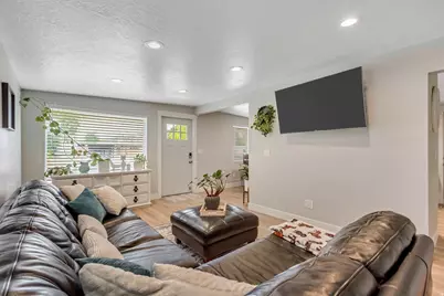 48 W Moon Ridge Dr, Murray, UT 84107 - Photo 4