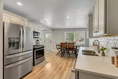 48 W Moon Ridge Dr, Murray, UT 84107 - Photo 8
