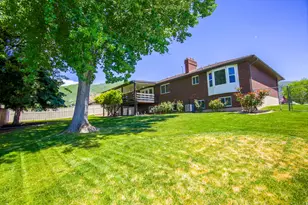 2561 E 2700 N, Layton, UT 84040 - Photo 32