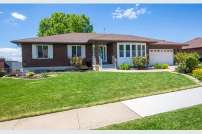 2561 E 2700 N, Layton, UT 84040 - Photo 2