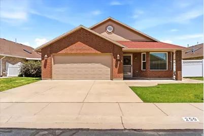 250 Bryce Dr, Kaysville, UT 84037 - Photo 2