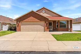 250 Bryce Dr, Kaysville, UT 84037 - Photo 2