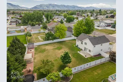 2402 W 2375 N, Clinton, UT 84015 - Photo 32