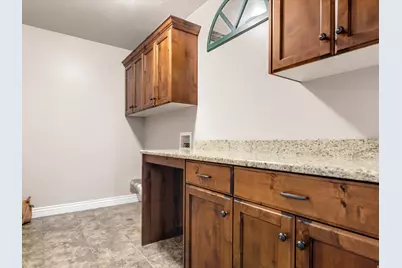 811 E 200 S, Layton, UT 84041 - Photo 22