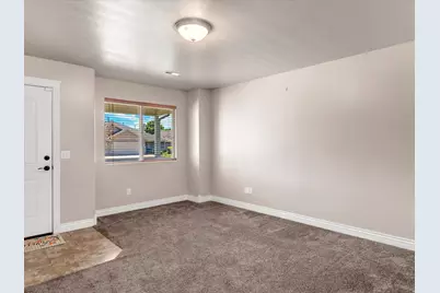 811 E 200 S, Layton, UT 84041 - Photo 8