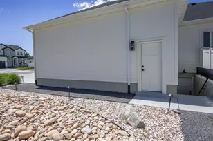 2288 E Parkside Cir S, South Ogden, UT 84403 - Photo 36