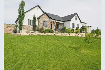 9261 N Belle St, Eagle Mountain, UT 84005 - Photo 2