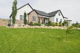 9261 N Belle St, Eagle Mountain, UT 84005 - Photo 2