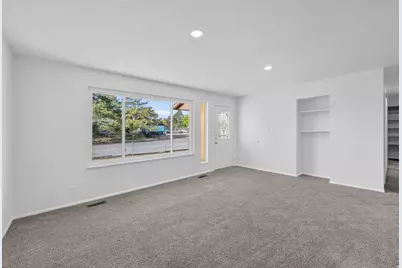 382 W Plum St, Grantsville, UT 84029 - Photo 6