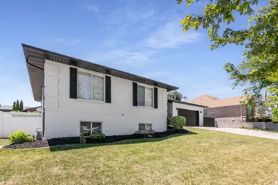 3063 W Holdershill Ln, Taylorsville, UT 84129 - Photo 2
