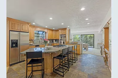 8903 S Cobble Crest Ln, Sandy, UT 84093 - Photo 6