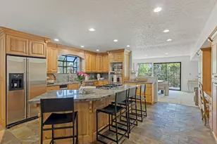 8903 S Cobble Crest Ln, Sandy, UT 84093 - Photo 6