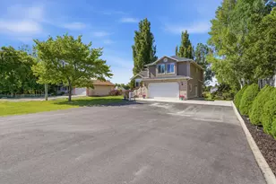 155 E 400 S, Hyrum, UT 84319 - Photo 2