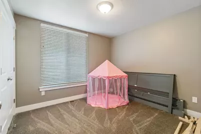 8 S Cherry Wood Ln, Midvale, UT 84047 - Photo 14