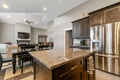 8 S Cherry Wood Ln, Midvale, UT 84047 - Photo 12