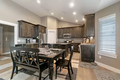 8 S Cherry Wood Ln, Midvale, UT 84047 - Photo 10