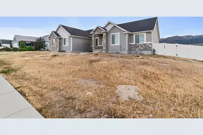 8 S Cherry Wood Ln, Midvale, UT 84047 - Photo 2