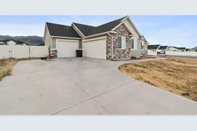 8 S Cherry Wood Ln, Midvale, UT 84047 - Photo 1