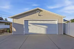 1085 E Sego Lily Dr S, Sandy, UT 84094 - Photo 40