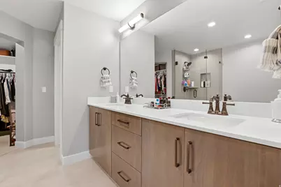 560 E 7215 S, Midvale, UT 84047 - Photo 10