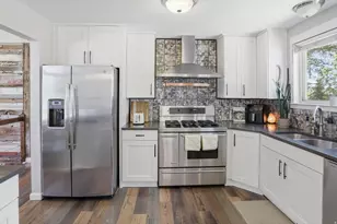 8938 S Manchester Ln, Sandy, UT 84093 - Photo 10