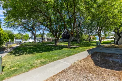4640 S Aspen Ln W, Taylorsville, UT 84123 - Photo 32