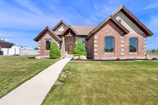 3283 S 750 W, Syracuse, UT 84075 - Photo 2