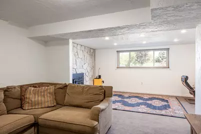 7331 S 1420 E, Cottonwood Heights, UT 84121 - Photo 20