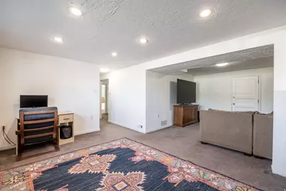 7331 S 1420 E, Cottonwood Heights, UT 84121 - Photo 18