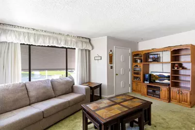 5166 S 2150 W, Roy, UT 84067 - Photo 6