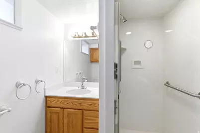 380 E 300 N, Clearfield, UT 84015 - Photo 22