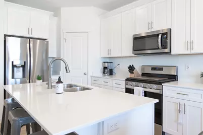 7911 S Highlandpoint Way #422, West Jordan, UT 84081 - Photo 4