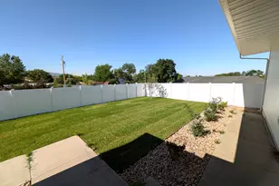 360 E 400 N, Centerville, UT 84014 - Photo 8