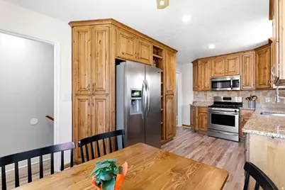 545 E 350 S, Clearfield, UT 84015 - Photo 8