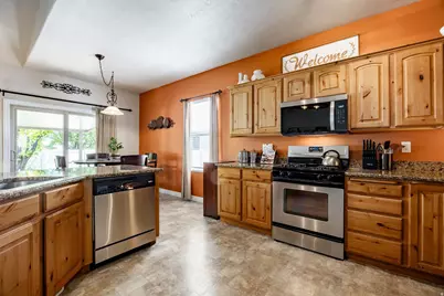 6716 W Hunter Crest Cir, West Valley, UT 84128 - Photo 6